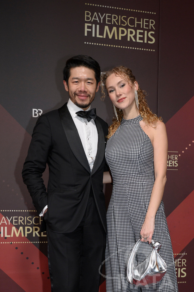 _DWI4917 | Yung Ngo und Pauline Angert bei der Verleihung des 47. Bayerischen Filmpreises 2026  im Prinzregententheater. München, Deutschland. Der Bayerische Filmpreis wird seit 1979 von der Bayerischen Staatsregierung verliehen, um die Bedeutung des Kinofilms als Kulturgut herauszustellen - Realisiert mit Pictrs.com
