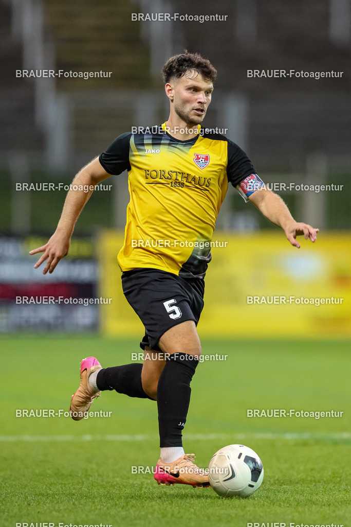 SB_KFCBAU_20250815_4895.JPG -  - KFC Uerdingen - SF Baumberg - Oberliga Niederrhein | Krefeld, Deutschland, 15.08.25: Ole Päffgen (KFC Uerdingen) in Aktion, am Ball, Einzelaktion während des Oberliga Niederrhein Spiels zwischen KFC Uerdingen - SF Baumberg in der Grotenburg Stadion am 15. August 2025 in Krefeld, Deutschland. (Foto von Stefan Brauer/Brauer-Fotoagentur)