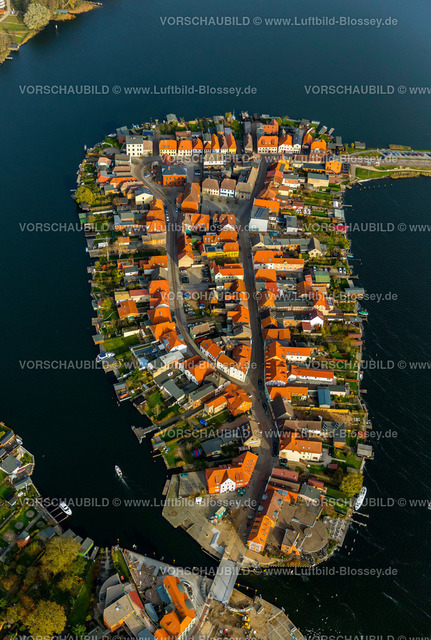 Malchow13107792 | Altstadtinsel mit Malchower See und Rathaus,  Malchow, Müritz Seenplatte, Mecklenburg-Vorpommern, Deutschland