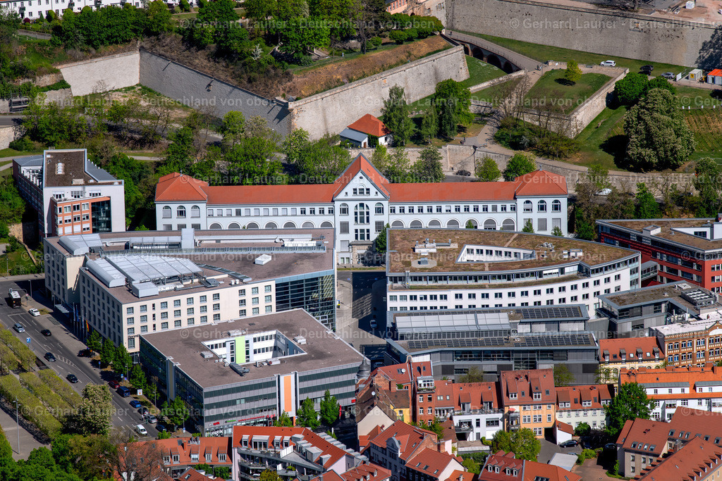 4026619 | ERFURT 07.05.2020 Banken- Verwaltungsgebäude des Finanzdienstleistungs- Unternehmens " VBG-Bezirksverwaltung Erfurt " an der Maximilian-Welsch-Straße im Ortsteil Altstadt in Erfurt im Bundesland Thüringen, Deutschland. Weiterführende Informationen bei: Verwaltungs-Berufsgenossenschaft (VBG). // Banking administration building of the financial services company " VBG-Bezirksverwaltung Erfurt " an der Maximilian-Welsch-Strasse in the district Altstadt in Erfurt in the state Thuringia, Germany. Further information at: Verwaltungs-Berufsgenossenschaft (VBG). Foto: Gerhard Launer