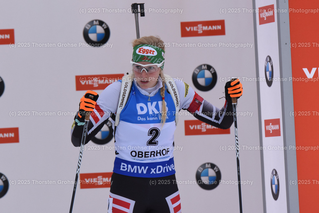 IBU WC Biathlon Oberhof 2018 | HAUSER Lisa Theresa (AUT) beim Start; IBU WC Biathlon Oberhof 2018, 7.5 km Sprint Frauen am 04.01.2018 in der DKB Ski Arena in Oberhof, (Deutschland) - Realisiert mit Pictrs.com