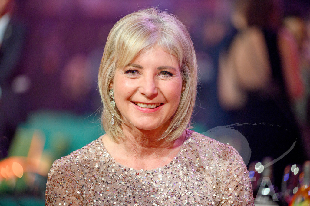 _DWI5972 | Ulrike Scharf bei '30 Jahre Sternstunden-Gala 2023' in der Frankenhalle. Nürnberg, 15.12.2023 - Realisiert mit Pictrs.com