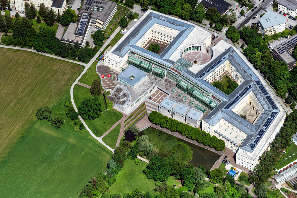 dr__0097208.jpg | SALZBURG 19.05.2022 Campus- Gebäude der Universität Natur- und Lebenswissenschaftliche Fakultät an der Hellbrunner Straße in Salzburg in Österreich. // Campus building of the university Natur- and Lebenswissenschaftliche Fakultaet on street Hellbrunner Strasse in Salzburg in Austria. Foto: Daniel Reiter