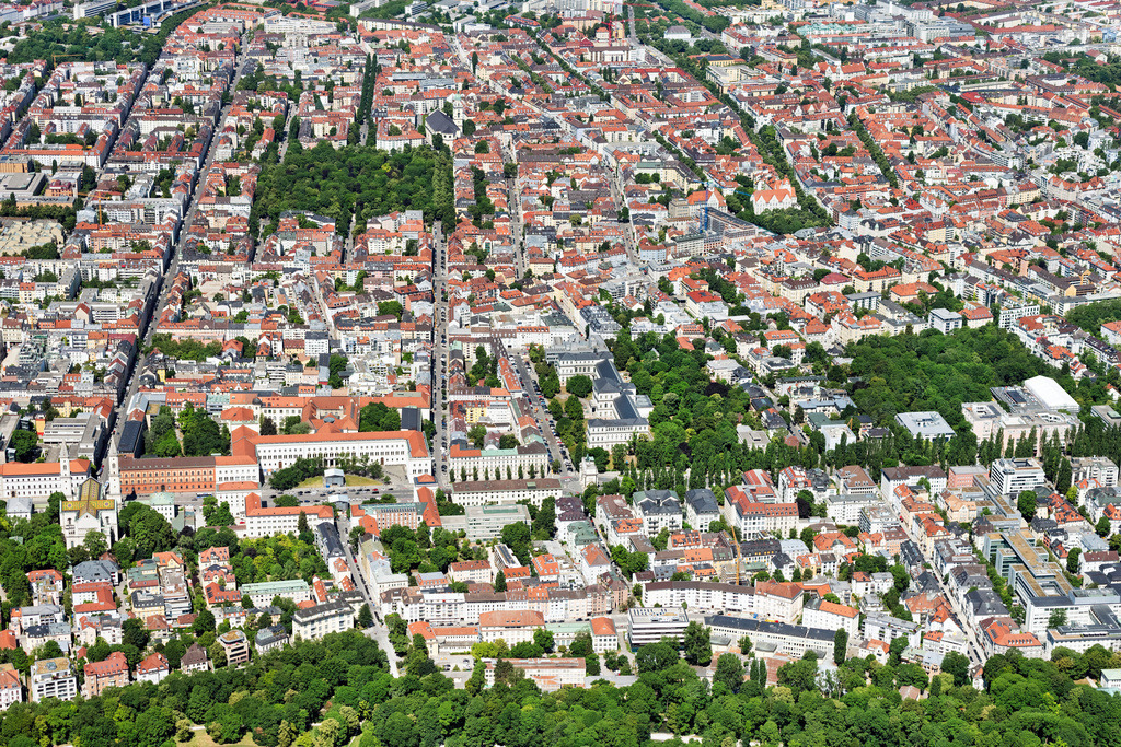 dr__0202599.jpg | MüNCHEN 29.06.2023 Innenstadtbereich im Stadtgebiet Schwabing an der Adalbertstraße in München im Bundesland Bayern, Deutschland. // Cityscape of the district Schwabing on street Adalbertstrasse in Munich in the state Bavaria, Germany. Foto: Daniel Reiter