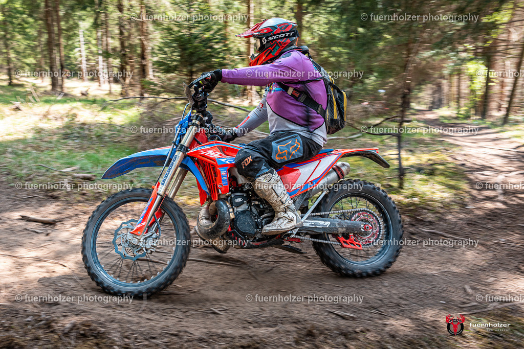 fuernholzer_250501-C1-538 | Fotografische Impressionen von der Red Stag Enduro Extreme by fuernholzer-photography.com. Endurosport in Österreich fotografisch festgehalten von fuernholzer. Auftragsfotografie für Private, Gewerbefotos und Industriefotografie. Eventfotografie, Sportfotografie und Motorsportfotografie. Anbieter von Fotoworkshops, Fototraining, fotografischen Vorträgen und Fotoseminaren.
