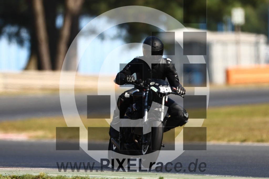0161-20240905_05070 | Schöne Erinnerungen an spannende Momente - das festzuhalten ist unser Job. PIXELrace.de ist seit 2003 auf den Rennstrecken Europas unterwegs um die Action draußen beim Fahren und die wunderbare Stimmung imm Fahrerlager für euch einzufangen.