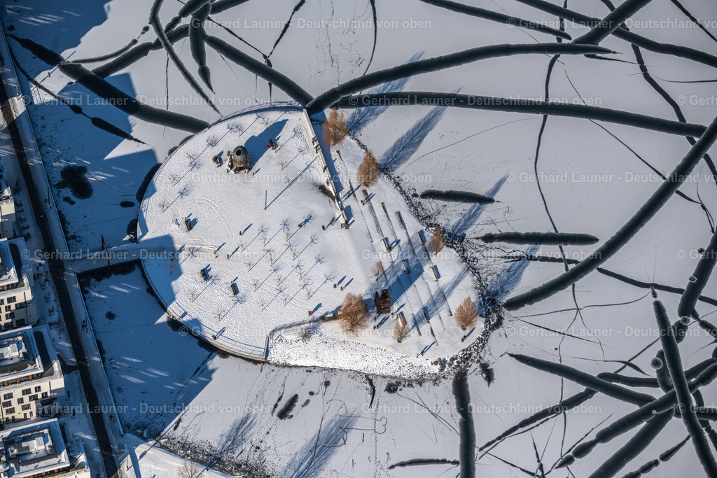 4043867 | Kulturinsel auf dem mit Eis bedeckten Phönixsee, Dortmund