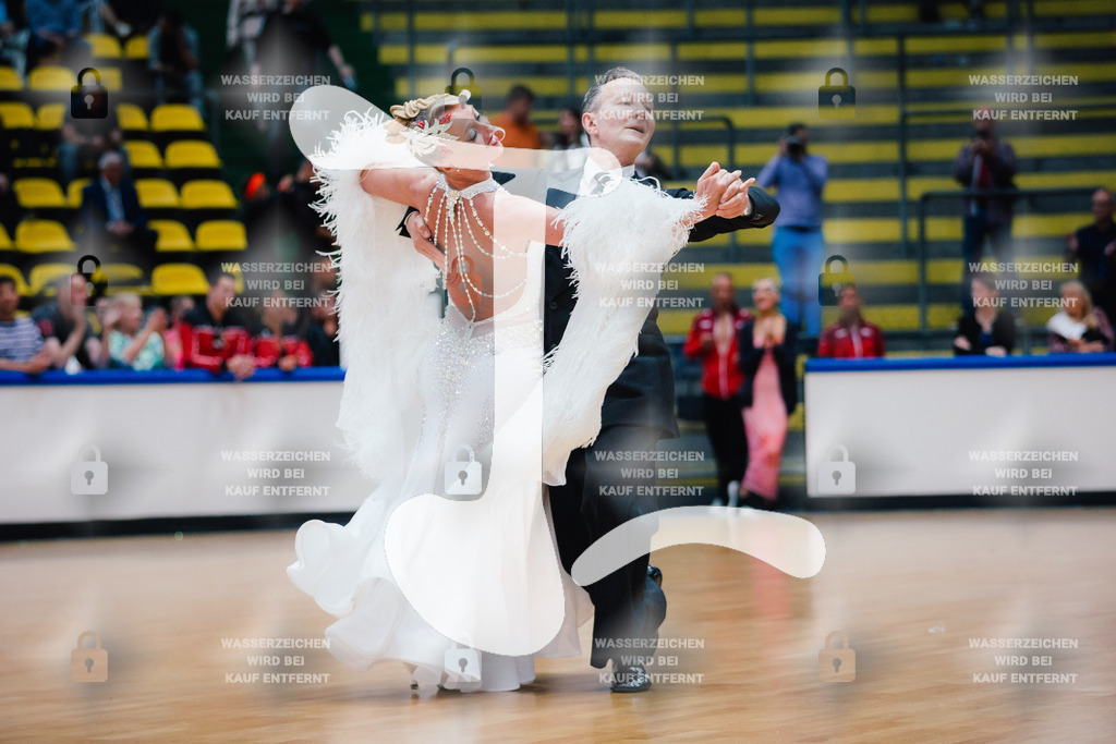 Hessen Tanzt WDSF Open Senior III Standard 3rd (206) Ingo Bauer _ Sandra Fürsattel (TSC Rot-Gold-Casino Nürnberg)-2025-05-17-0523 | Webshop for digital downloads and prints of dance sport, event & show photographer Julian Link - Realisiert mit Pictrs.com