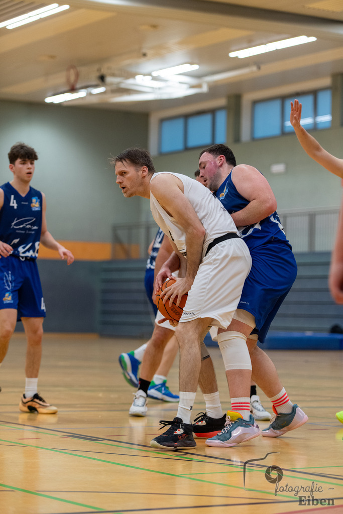 Wattworms Edewecht-Lions Ofenerdiek | Wattworms Edewecht (weiß)-Lions Ofenerdiek (blau) am 22.02.2026 in Edewecht (Heinz-zur-Jührden-Halle); Photo: Philip Eiben 2025 - Realisiert mit Pictrs.com