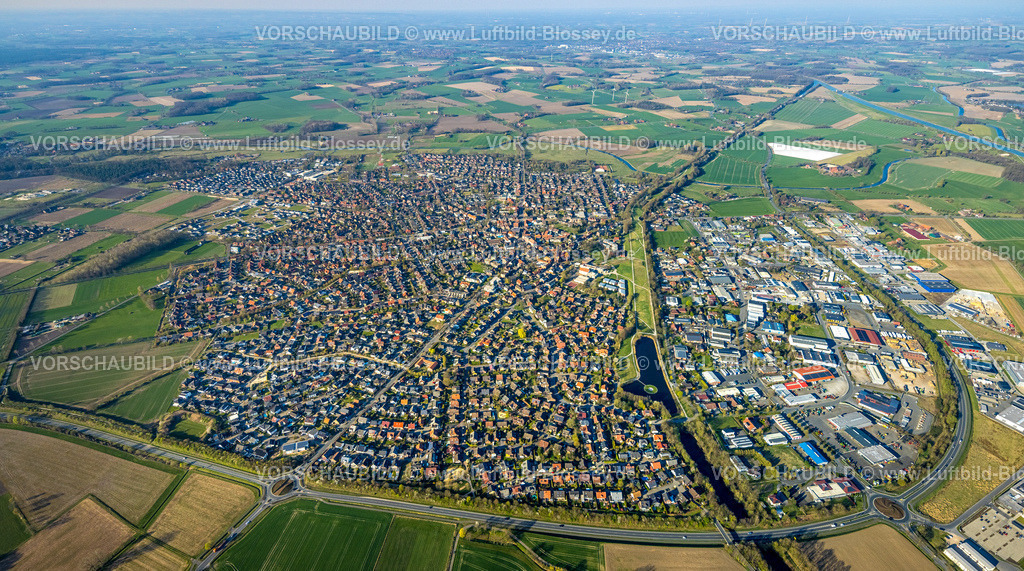 Olfen250405707 | Luftbild, Ortsansicht Übersicht Wohngebiet Olfen, umgeben von Wiesen und Feldern, rechts Alte Fahrt und Gewerbegebiet, Olfen-Stadt, Olfen, Münsterland, Nordrhein-Westfalen, Deutschland