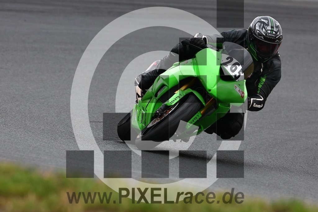 0265-20240917_05012 | Schöne Erinnerungen an spannende Momente - das festzuhalten ist unser Job. PIXELrace.de ist seit 2003 auf den Rennstrecken Europas unterwegs um die Action draußen beim Fahren und die wunderbare Stimmung imm Fahrerlager für euch einzufangen.