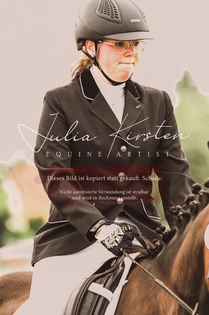 DSC_4925 | Pferde- und Turnierfotografie in Westsachsen. Pferdeportraits, Auftragszeichnungen und intuitive Kunst.