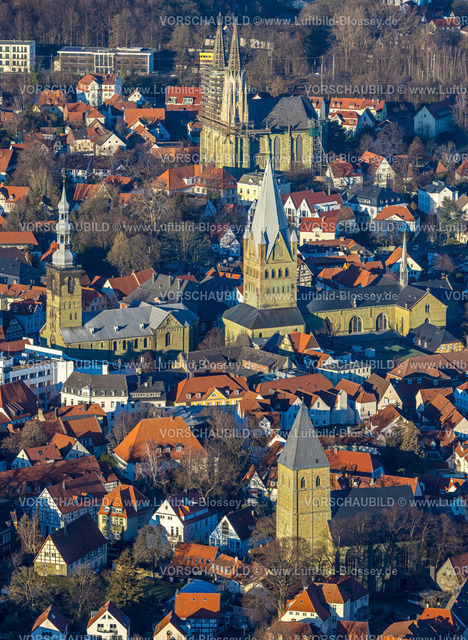 Soest230206329 | Luftbild, Altstadt mit evang. Kirche Sankt Maria zur Wiese (Wiesenkirche), St. Patrokli-Dom, St. Petri Alde Kerke und Sankt Pauli Kirche, Soest, Soester Börde, Nordrhein-Westfalen, Deutschland