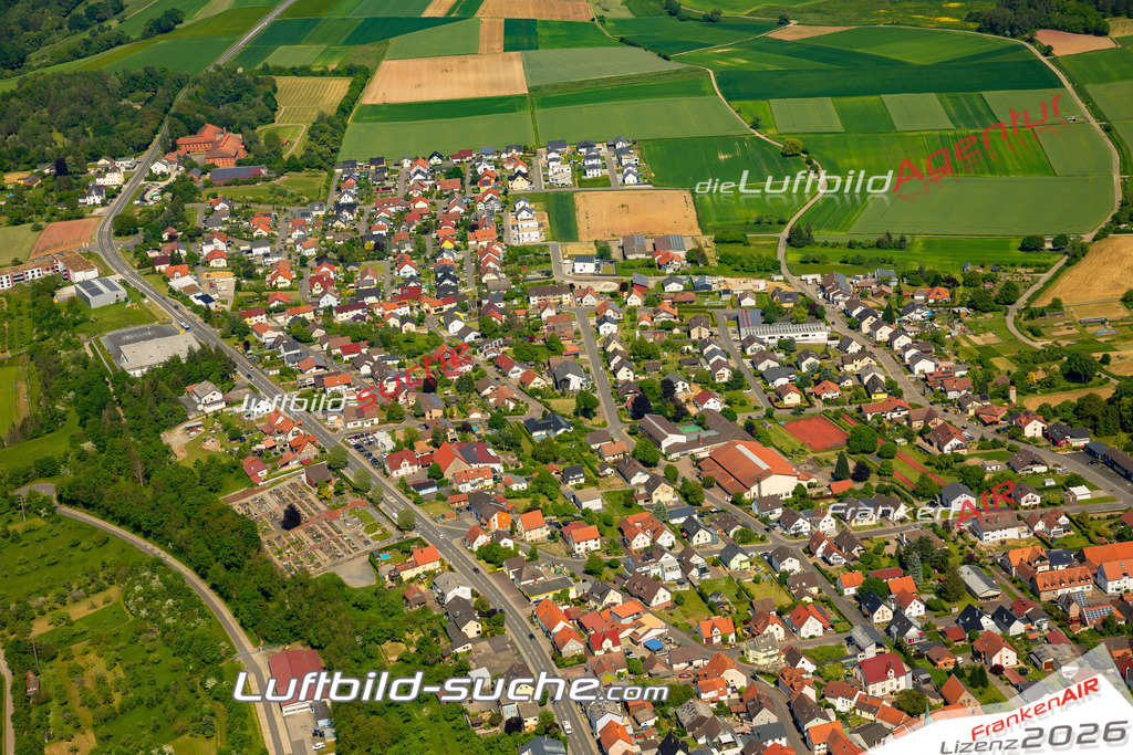 Das Luftbild zeigt  Höpfingen - Die Luftaufnahme wurde 2023 vom UL-Flugzeug aus erstellt ( keine Drohne ) - Hochauflösende Luftaufnahme - Für grossformatige Ausdrucke geeignet. Die Geschenkidee !Mit Lizenz und Bildrechte bestellbar