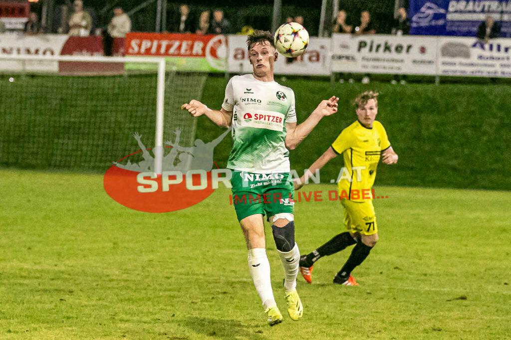 SV Feldkirchen - SC Launsdorf 2-1, Unterliga Ost | Bajro Besic (SV Feldkirchen #17) Manuel Schütz (SC Launsdorf #71) SV Feldkirchen - SC Launsdorf 2-1 am 23.08.2023 in Feldkirchen
(Modehaus NIMO Arena), Austria, (Photo by Ernst Krawagner sport-fan.at) - Realisiert mit Pictrs.com