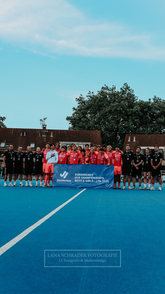 EM_MU18_F_GER-BEL_Lille_bearbeitet_Pokalbilder (17 von 137) | lanaschraderfotografie - Realisiert mit Pictrs.com