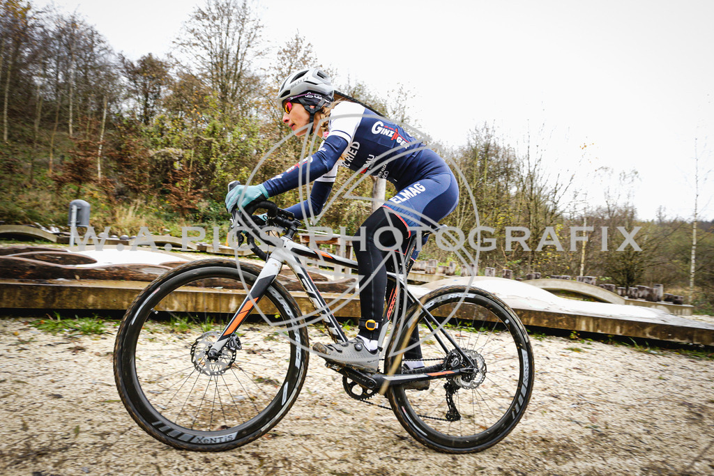 ..... | AUSTRIA, 24.11.24, 3.Radquerfeldein GP um das Sportzentrum Gunskirchen Image shows: Photo: Wapics / Andreas Willdoner
