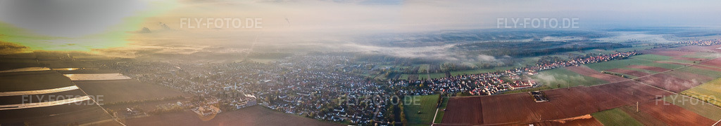 Luftbild: Panorama der Stadt aus Norden im Frühdunst in Kandel im Bundesland Rheinland-Pfalz in Deutschland. Foto: IMG_49516-Bearbeitet.jpg vom 13.04.2012 durch Werner Riehm/FLY-FOTO.deAuflösung des Originals: 17631 x 3098 px