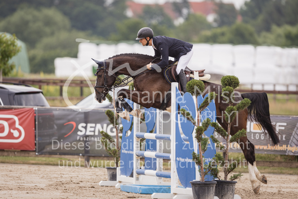 230622_PfSpTa_SprPfA2-136 | Deine schönsten Turniermomente als professionelle Fotos! Entdecke hochwertige Pferdesport-Fotografie im Online-Shop. Jetzt Fotos finden & bestellen!