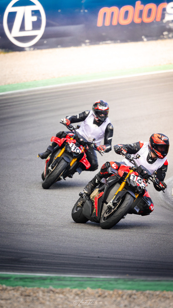 Ducati Trackday Hockenheimring 2026 | Entdecken Sie die faszinierende Welt von Alexander Tschuncky Arts: Kreative Fotografie, atemberaubende Automobilkunst und hochwertiger Bilderdruck. Lassen Sie sich inspirieren! - Realisiert mit Pictrs.com