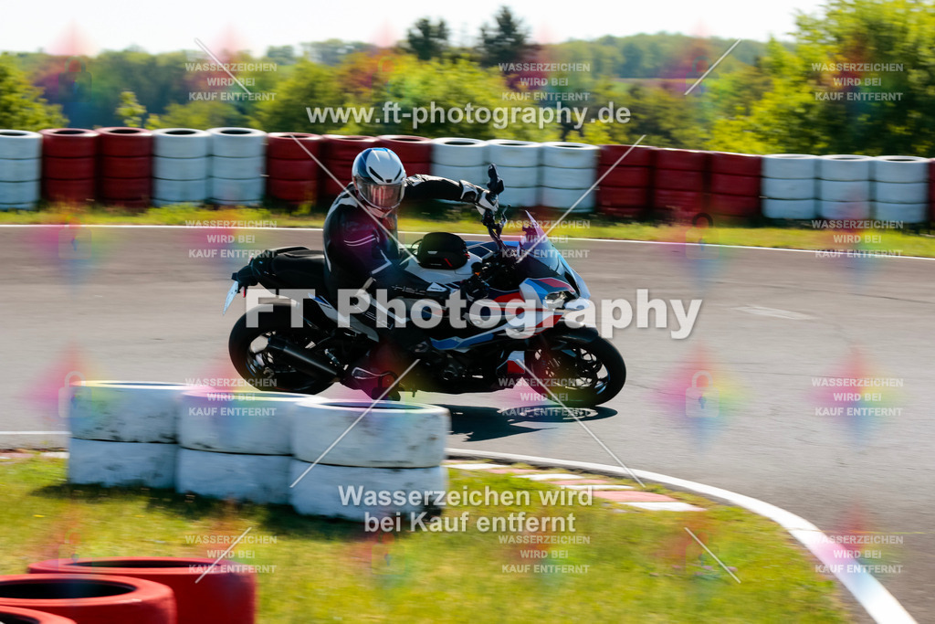 Moto-TeamOBK-21540 | Hier findet Ihr Bilder von Touristenfahrten auf der Nürburgring Nordschleife oder von anderen Veranstaltungen die ich besucht habe. Viel Spass beim Durch Schauen 
