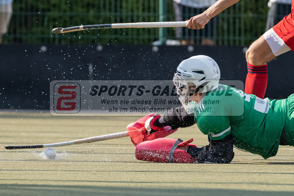 HK_20220903_109773-2 | 1. Bundesliga Herren Düsseldorfer HC - Mannheimer HC am 3.9.2022 DHC Düsseldorf, Düsseldorf , Lukas Stumpf ( Torwart Mannheimer HC #4 ) , Hartkopf Lasse ( Düsseldorfer HC #6 )