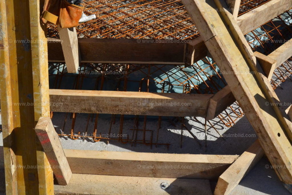 bib-lg04-betonarbeiten-0468 | Nach LV-Leistungsgruppen sortierte Detailfotos über den Bau eines Hauses. Alle Hausbau-Bilder direkt vom Urheber und Autor der Website Haus-Selber-Bauen.com
