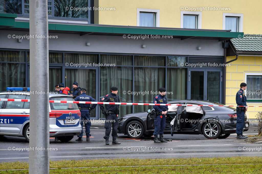 Polizeieinsatz Mordversuch_ Polizei_ Leonding_ 09.01.2023-26 | 09.01.2023, Polizeieinsatz Leonding, AUT, im Bild, Polizeieinsatz Mordversuch, Polizei, Fahndung, Tatort, Kremstalerhof, Unfallfahrzeug zwei, Ort der Festnahme, Spurensicherung
