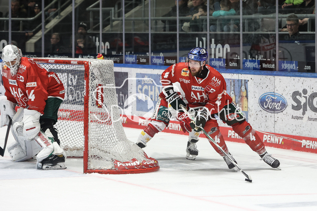 Augsburger Panther - Düsseldorfer EG | im Bild Jordon SOUTHORN (AEV #4) am Puck