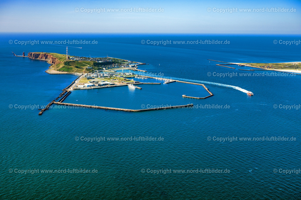 Helgoland_Halunder_Jet_FRS_Fähre_ELS_8163280824 | HELGOLAND 28.08.2024 Küsten- Landschaft der Insel Helgoland in der Nordsee im Bundesland Schleswig-Holstein, Deutschland. Weiterführende Informationen bei: Helgoland Tourismus-Service. // Coastal landscape of the island of Helgoland in the North Sea in the state of Schleswig-Holstein, Germany. Further information at: Helgoland Tourismus-Service. Foto: Martin Elsen