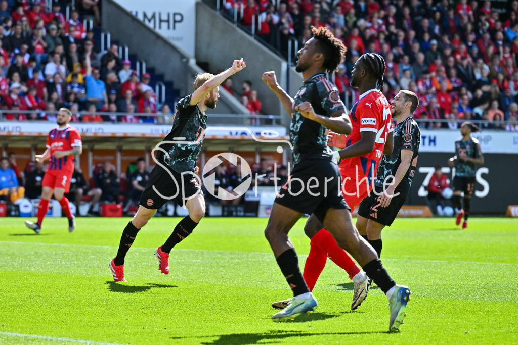 1. FC Heidenheim - FC Bayern München | Jubel der Gaeste nach dem Treffer zum 0-2 duch Konrad LAIMER (FC Bayern Muenchen 27) / Tor / Torschuetze / Freude / Happy / Bundesliga: 1. FC Heidenheim - FC Bayern Muenchen, Voith Arena am 19.04.2025
