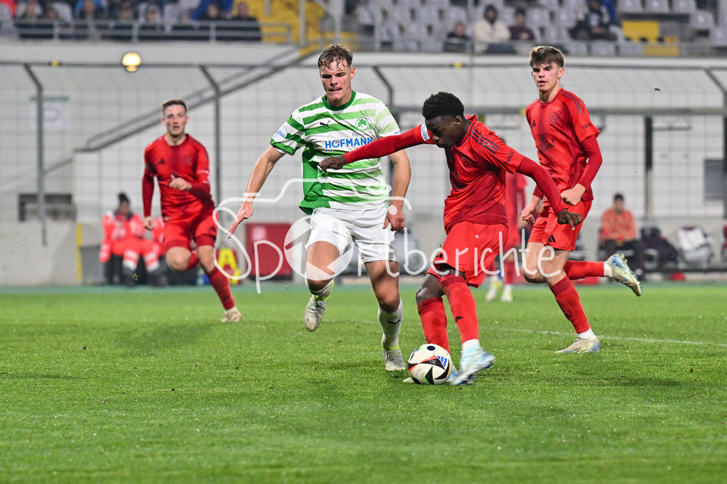 FC Bayern Amateure - SpVgg Greuther Fürth II | in dieser Szene trifft Noel ASEKO NKILI (FC Bayern München II #8) zum 2-0 fuer die Bayern / Tor / Treffer / Torschuetze / Regionalliga Bayern: FC Bayern Muenchen II - SpVgg Greuther Fuerth II, Gruenwalder Stadion am am 29.10.2024