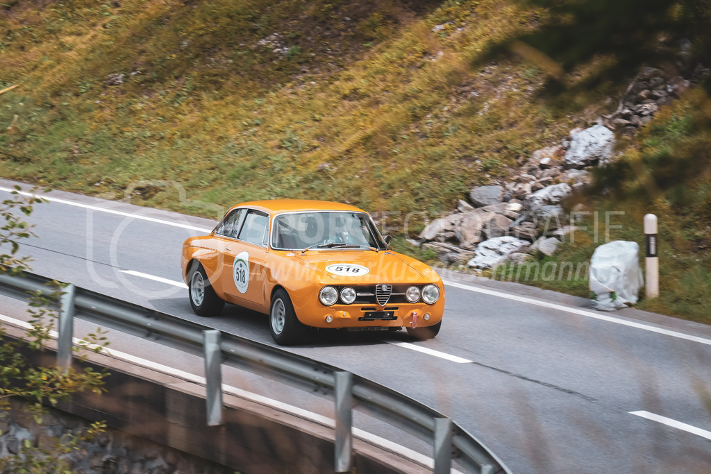 21. Arosa ClassicCar 2025 - 7. =September= 2025 | Peter Hanimann aus Forch (SUI) in einem Alfa Romeo 1750 GTAm aus dem Jahre 1971 mit Startnummer 518 am Arosa ClassicCar 2025 in der Kategorie Competition..@arosaclassiccar, @arosa.official, #arosaclassiccar, #arosa, #76curves, #classiccarBild: Sportfotografie Markus Aeschimann | www.markus-aeschimann.ch - Realisiert mit Pictrs.com