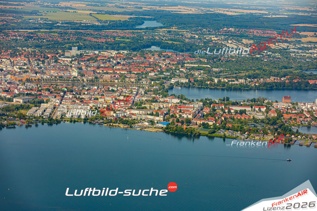 Luftbild der Stadt Schwerin - Die Luftaufnahme wurde 2025 vom UL-Flugzeug heraus erstellt ( keine Drohne ) - Hochauflösende Luftaufnahme - für professionelle Ausdrucke geeignet. Die Geschenkidee !Hier alle&nbsp;Infos zur Lizenzierung der LuftaufnahmeWir fliegen auch dieses Jahr wieder in Ihre Region um Luftbilder zu erstellen.- Luftbild anfragen