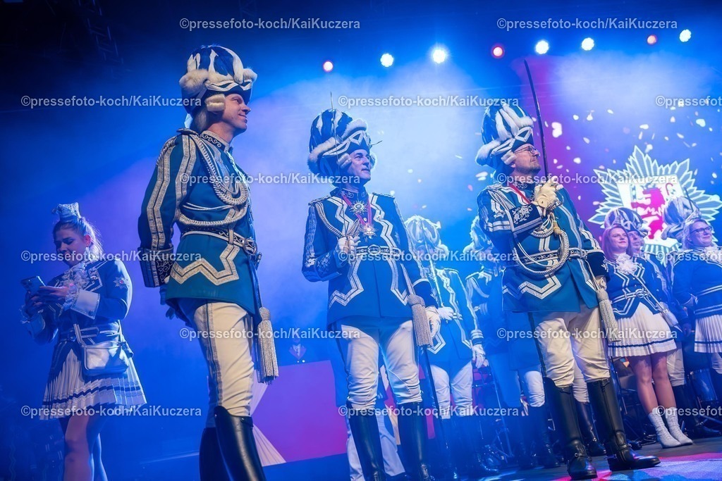 KKU25012501009 | 25.01.2025, xkkux, Düsseldorf, Karnevalsveranstaltung - Die Lachende in der Mitsubishi Electric HALLE. Auftritt der Prinzengarde der Stadt Düsseldorf "Blau-Weiss"