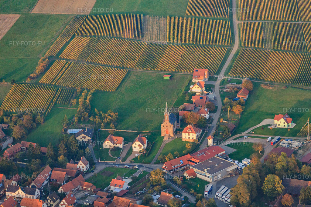 Vue aérienne: Église de Cleebourg à Cleebourg dans le département Bas Rhin, France – .Photo: IMG_54253.jpg prise le 21/10/2012 par Werner Riehm/FLY-FOTO.eu – Résolution de l'original: 4752 x 3168 px