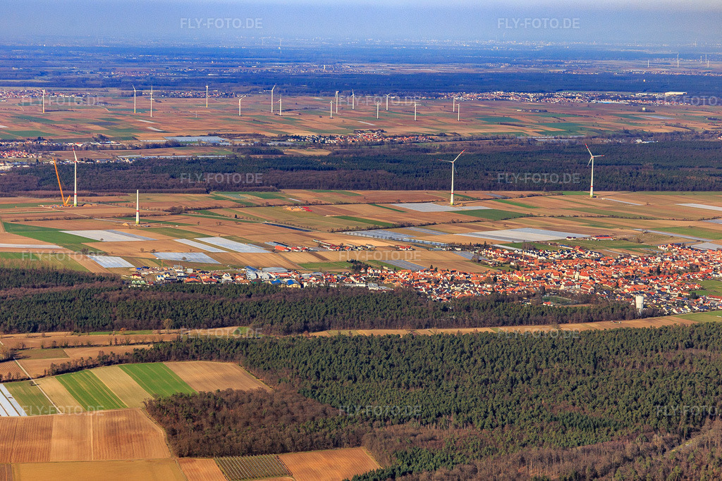 Luftbild: Windpark Hatzenbühl fast fertig von Süden in Hatzenbühl im Bundesland Rheinland-Pfalz in Deutschland. Foto: IMG_097214.jpg vom 10.03.2017 durch Werner Riehm/FLY-FOTO.de