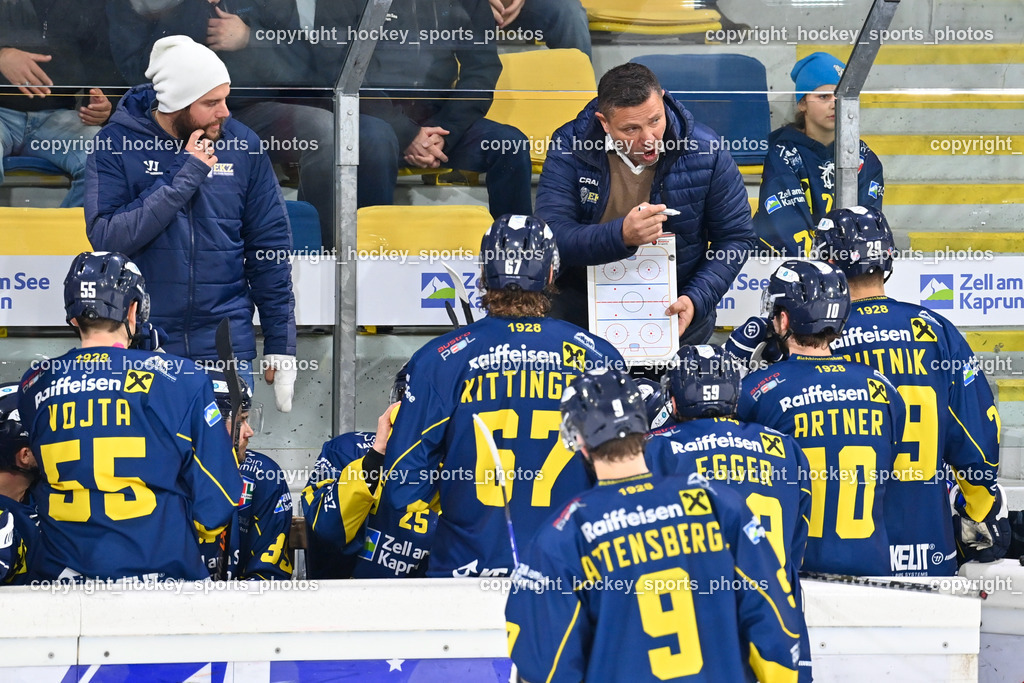 EK Zeller Eisbären vs. HDD Jesenice 1.10.2022 | Spielerbank Zeller Eisbären, Headcoach Zeller Eisbären EKRT Martin, Assistant Coach Zeller Eisbären Christoph FRANK	
