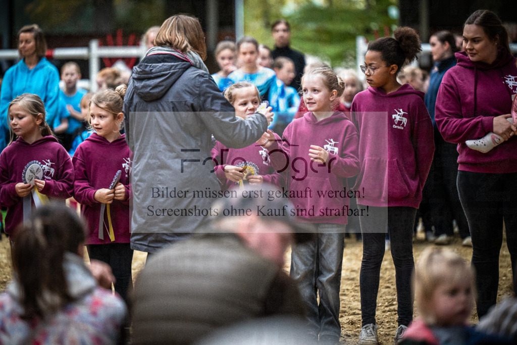 DOS_0213 | Entdecke hochwertige Reitturnierfotos von Foto Oger. Professionell, emotional und authentisch – jetzt Lieblingsmomente im Shop bestellen.Deutschlandweite Turnierfotografie. - Realisiert mit Pictrs.com