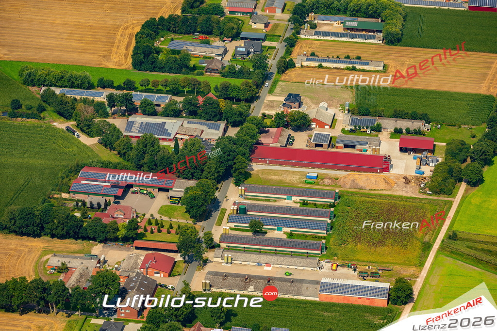 Klassische Luftaufnahme ohne Drohne zeigt:Gewerbegebiet bei Friesoythe - Die Luftbildaufnahme wurde 2025 vom UL-Flugzeug heraus erstellt ( keine Drohnenaufnahme ) - Hochauflösende Luftaufnahme -Nicht vergleichbar mit Google Maps oder Satelittenbilder- Die Geschenkidee !Mit Lizenz und Bildrechte bestellbar