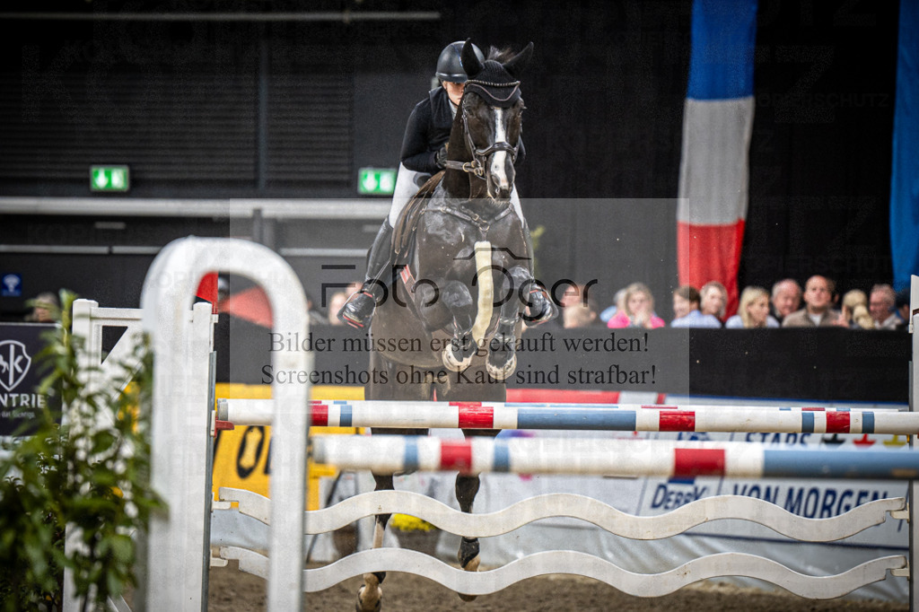 DOS_1871 | Entdecke hochwertige Reitturnierfotos von Foto Oger. Professionell, emotional und authentisch – jetzt Lieblingsmomente im Shop bestellen.Deutschlandweite Turnierfotografie. - Realisiert mit Pictrs.com