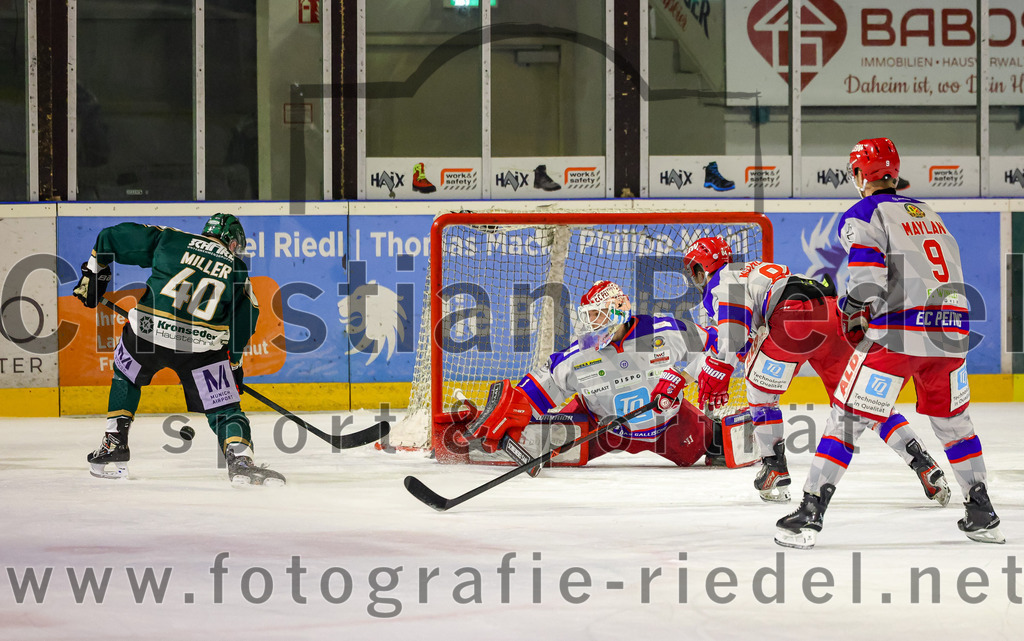 2026-02-15_069_TSV_Erding_gegen_EC_Peiting | Erding, Deutschland, 15.02.2026:Eishockey, Oberliga Süd 2025 / 2026, 47. Spieltag, TSV Erding gegen EC Peiting, Endergebnis: 4:5Dennis Miller (Erding Gladiators, #40), Torwart Tommi Steffen (EC Peiting, #1), Tim Mühlegger (EC Peiting, #84), Justin Maylan (EC Peiting, #9)Foto: Christian Riedel / fotografie-riedel.net