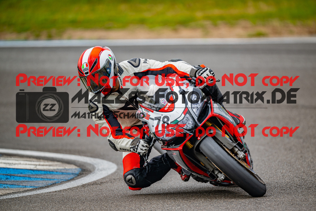 MaZZes_FotoMatrix_240702_6007705_6821 | ROT