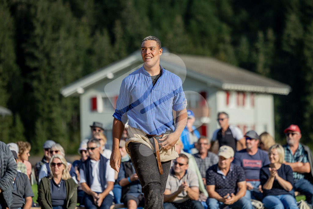 Unteriberg2026_6G_00247 | Die Schwinger des Schwyzer Kantonalen Schwingerverbandes: Fotos, die Dynamik und Leidenschaft festhalten, sowie emotionale Momente aus dem traditionellen Schwingsport zeigen. - Realisiert mit Pictrs.com