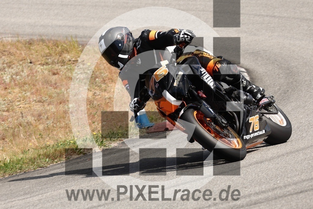 0076-20240518_10576 | Schöne Erinnerungen an spannende Momente - das festzuhalten ist unser Job. PIXELrace.de ist seit 2003 auf den Rennstrecken Europas unterwegs um die Action draußen beim Fahren und die wunderbare Stimmung imm Fahrerlager für euch einzufangen.