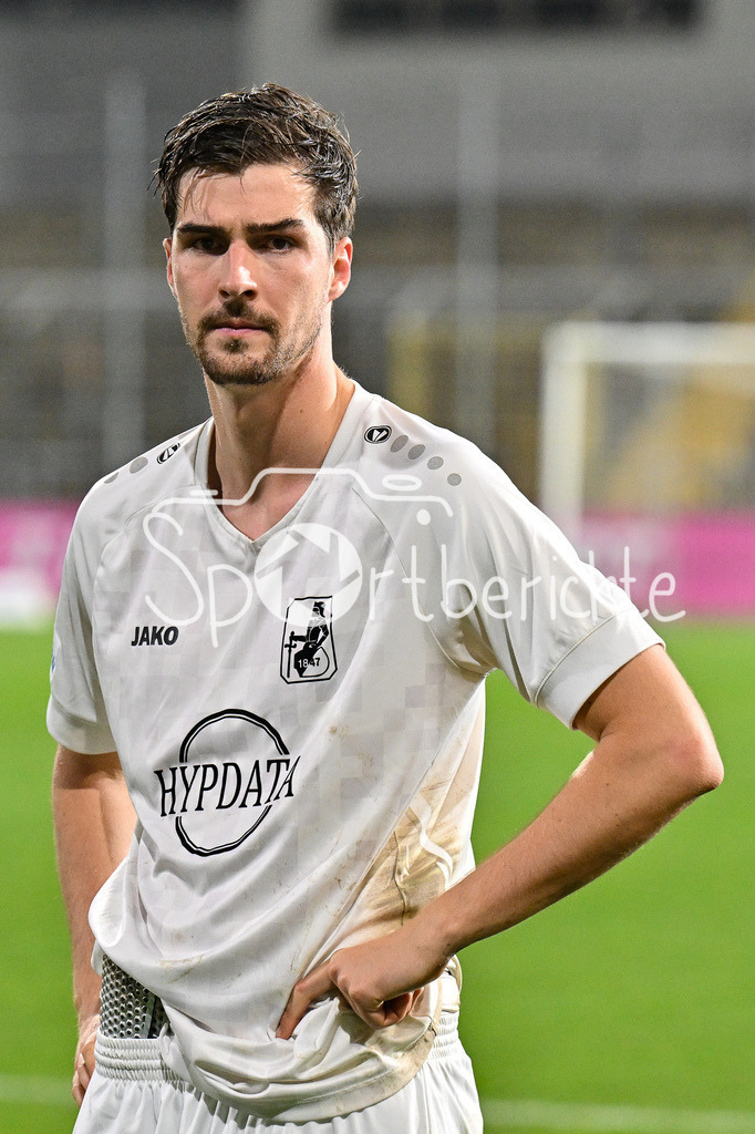 FC Bayern Amateure - TSV Schwaben Augsburg | im Bild ein enttaeuschter Benedikt KRUG (TSV #22) nach der Niederlage in Muenchen / traurig / Freisteller / Einzelfoto / Regionalliga Bayern: FC Bayern Muenchen II - TSV Schwaben Augsburg, Gruenwalder Stadion am am 25.10.2024