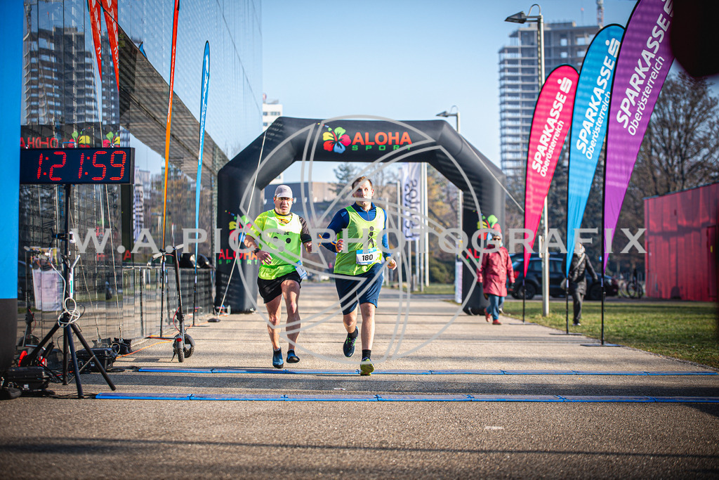 ..... | AUSTRIA, Linz, 19.01.25, ALOHA WINTERLAUF #2 2025 , Image shows: ,Photo: Wapics / Willdoner Andreas