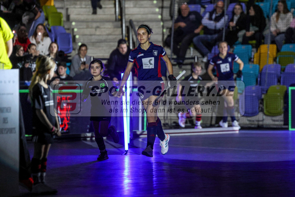 MJ_20230204-DHC-Alster-Finale W-3 | Clara Ycart Canal (Düsseldorfer HC #10), Düsseldorfer HC - Der Club an der Alster am 5.2.2023 in der Ballsporthalle, Frankfurt am Main