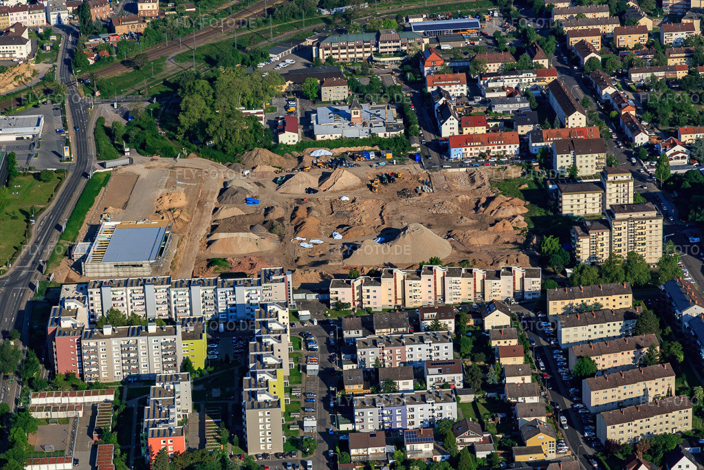 Luftbild: Erschliessungsarbeiten im Winbietquartier und Baustelle für Neubau des ALDI-Markts in Neustadt an der Weinstraße im Bundesland Rheinland-Pfalz in Deutschland. Foto: IMG_114179.jpg vom 26.05.2019 durch Werner Riehm/FLY-FOTO.de