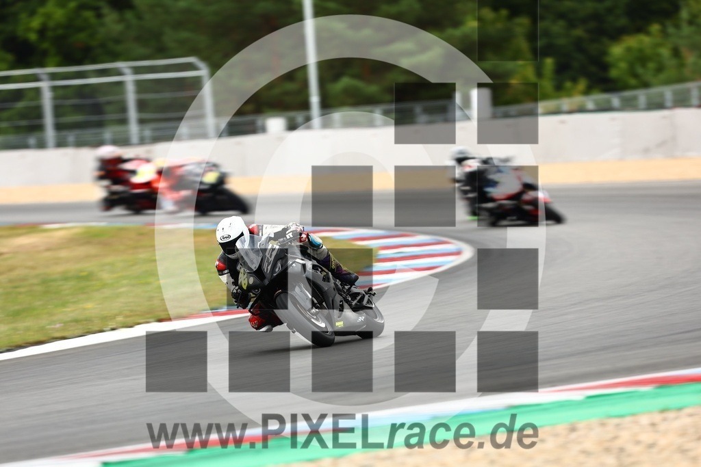 0096-20250830_07974 | Schöne Erinnerungen an spannende Momente - das festzuhalten ist unser Job. PIXELrace.de ist seit 2003 auf den Rennstrecken Europas unterwegs um die Action draußen beim Fahren und die wunderbare Stimmung imm Fahrerlager für euch einzufangen.